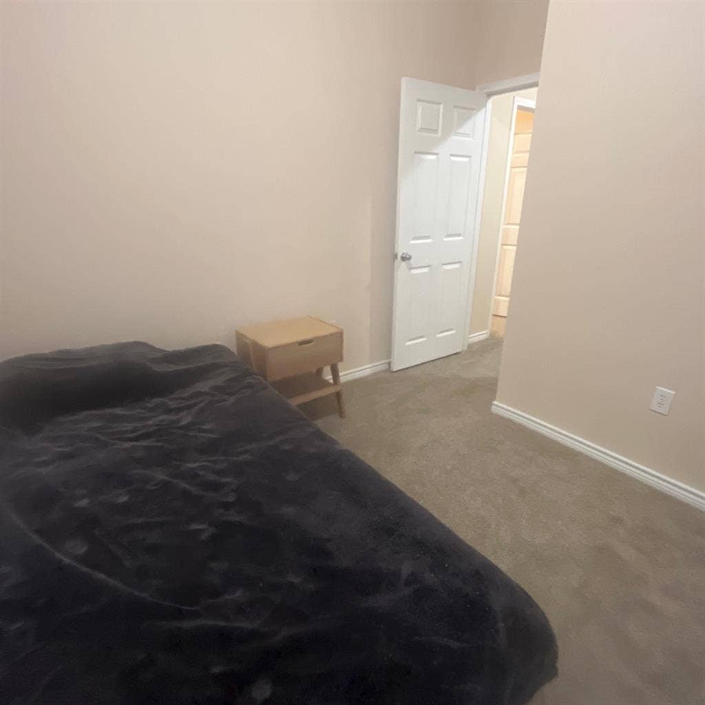 hundred, thirty rent /deposit