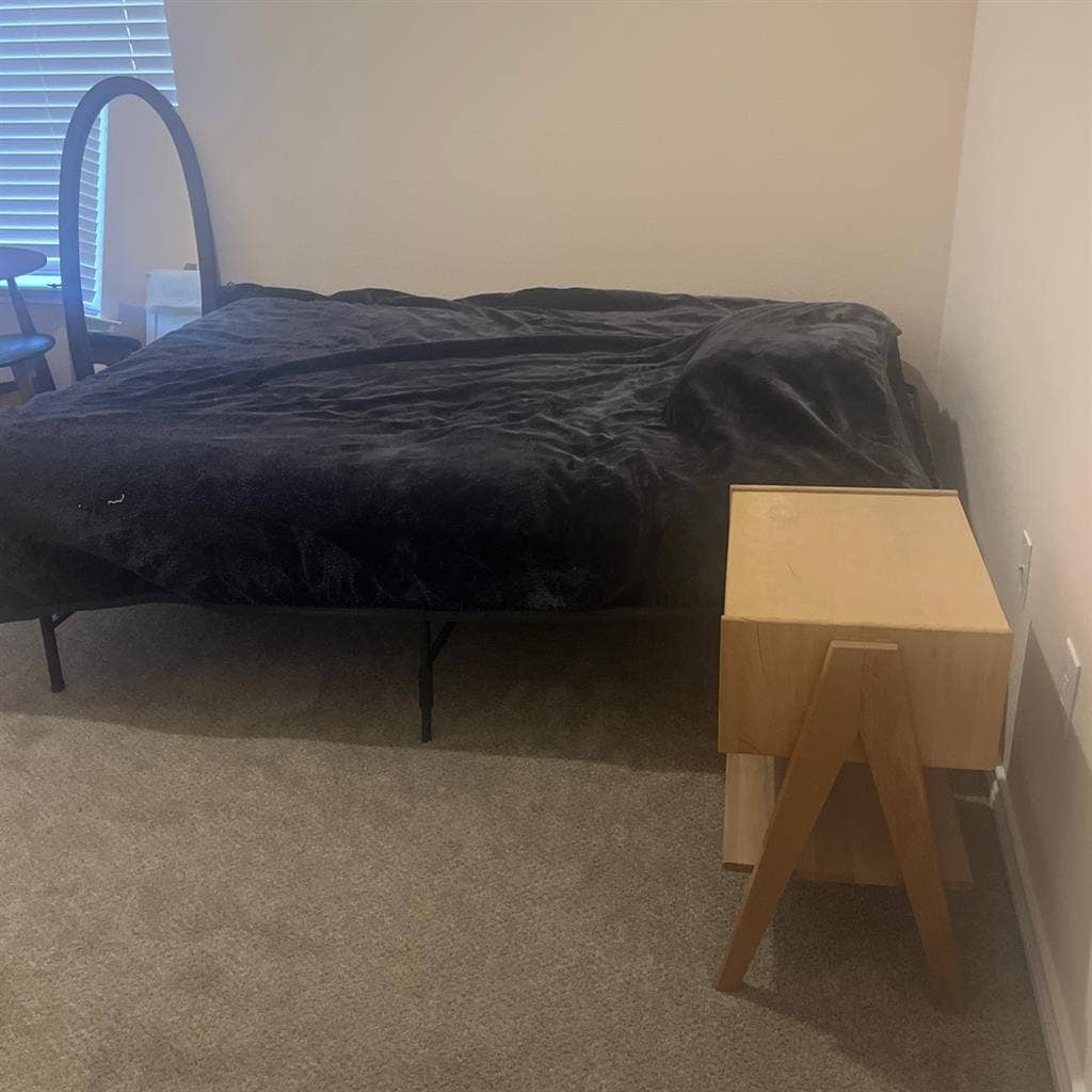 hundred, thirty rent /deposit