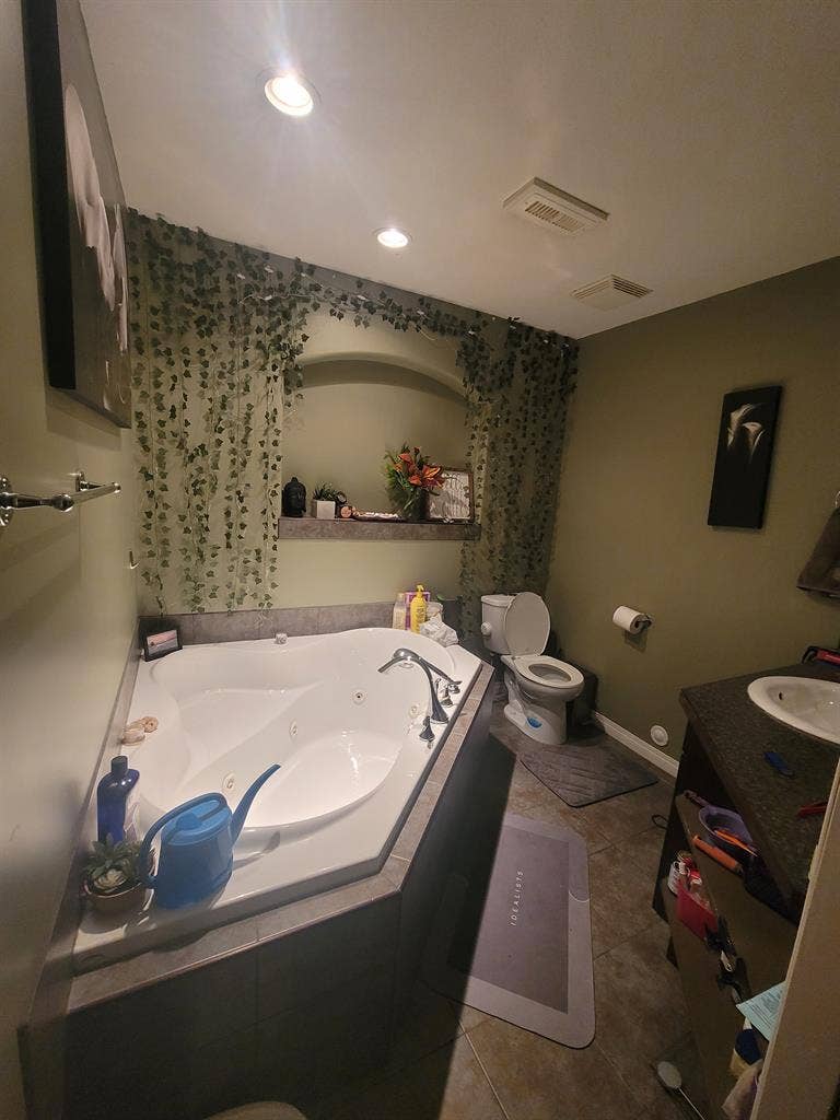 Room rental Big house!