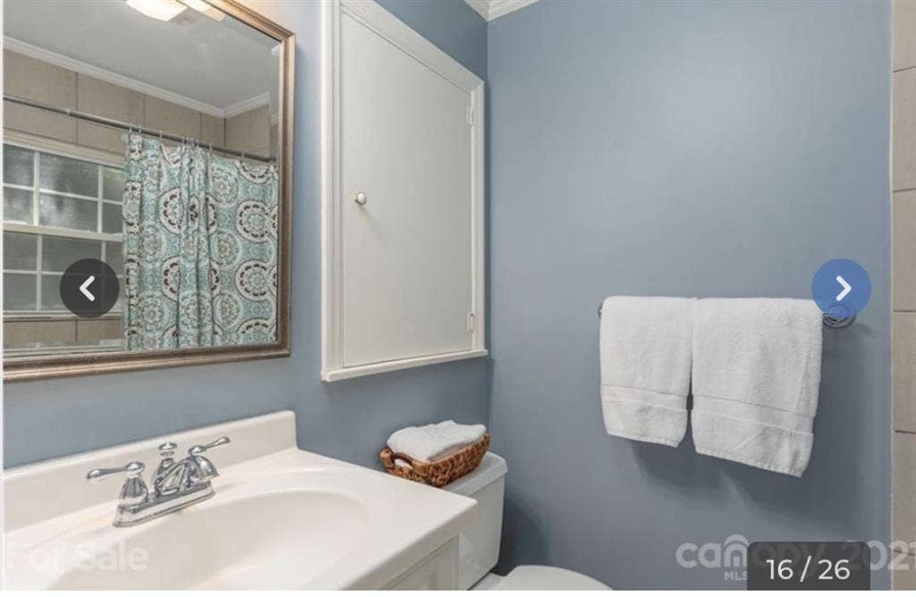 Lovely room/bath in Woodfin