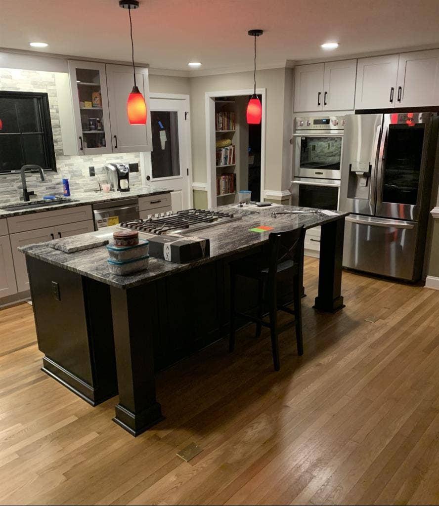 Lovely room/bath in Woodfin