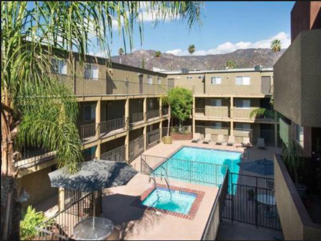 Room by Burbank/Glendale border