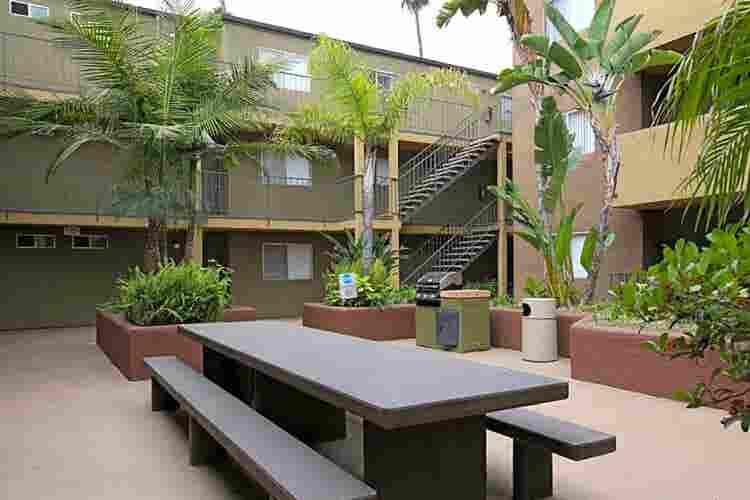 Room by Burbank/Glendale border