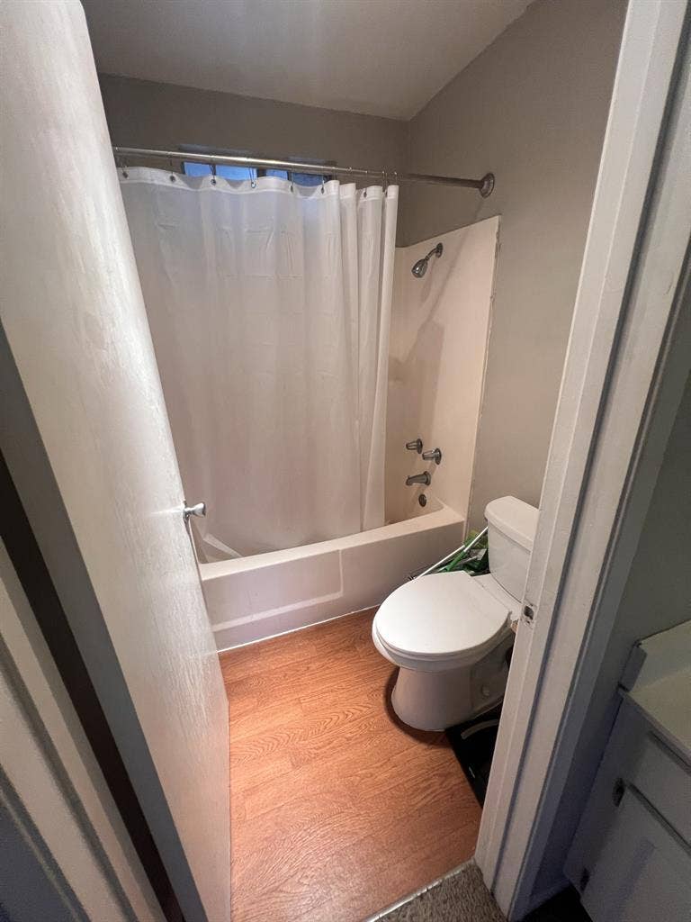 Room by Burbank/Glendale border