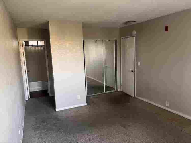Room by Burbank/Glendale border