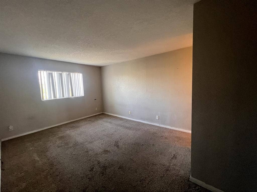 Room by Burbank/Glendale border