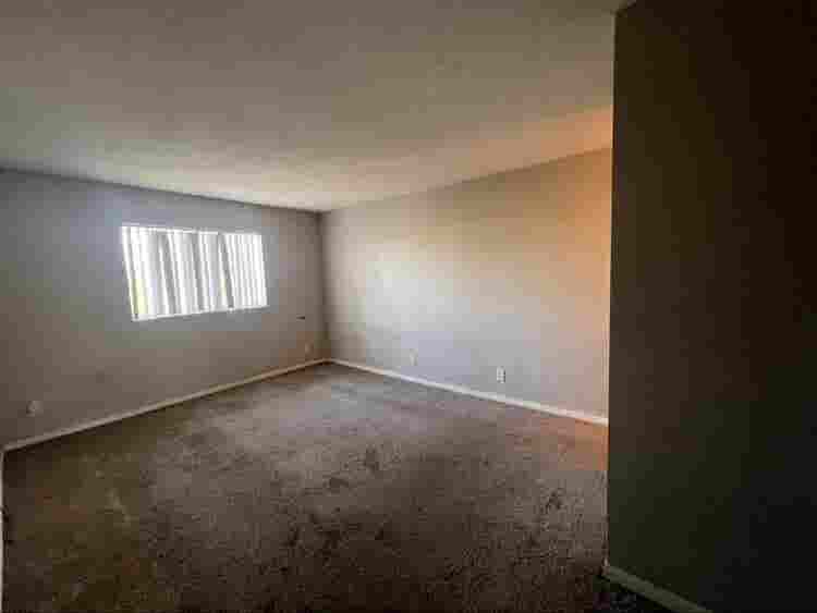 Room by Burbank/Glendale border