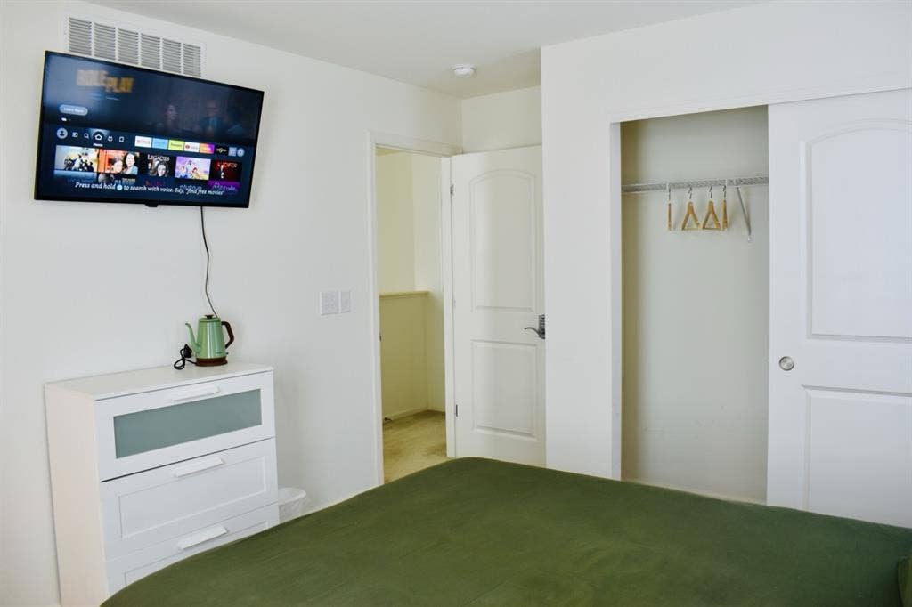 Two Cozy & Modern Rooms Near DIA