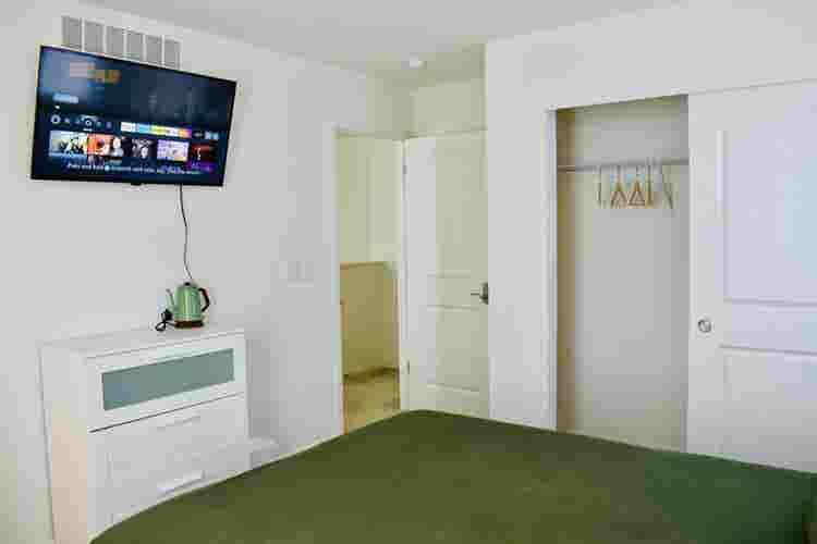 Two Cozy & Modern Rooms Near DIA