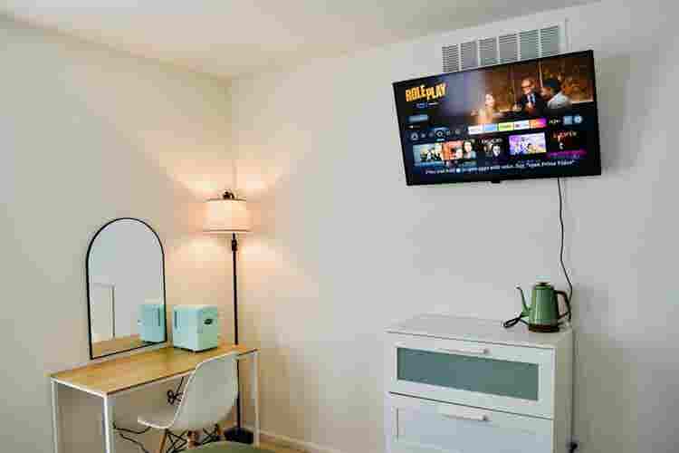 Two Cozy & Modern Rooms Near DIA