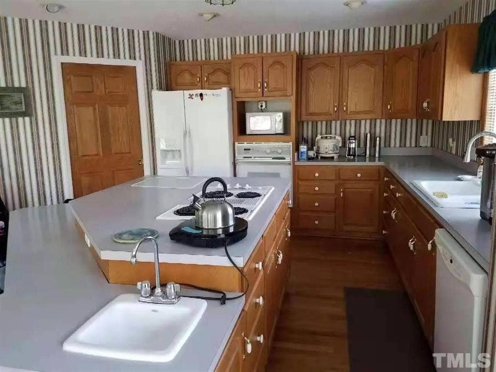 4 BR in Apex