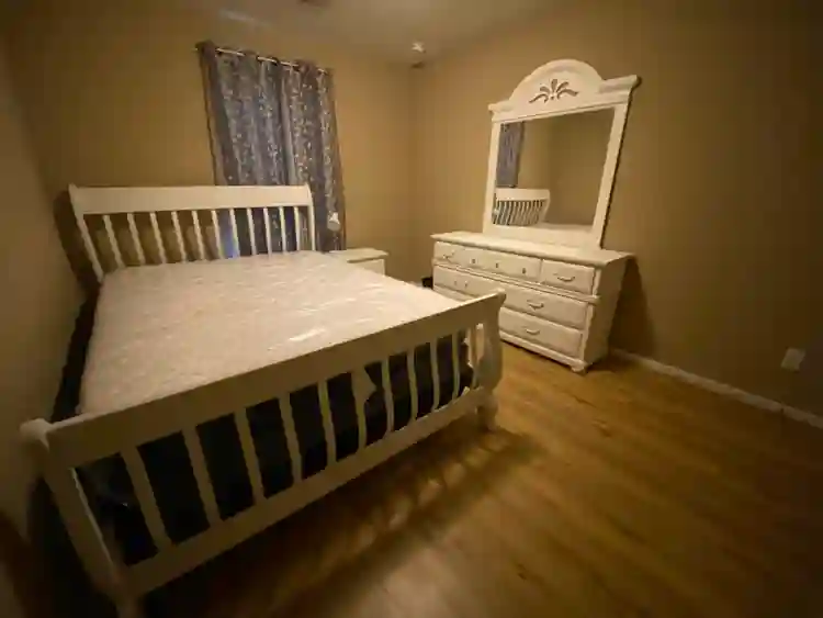 Looking for a mature roommate!