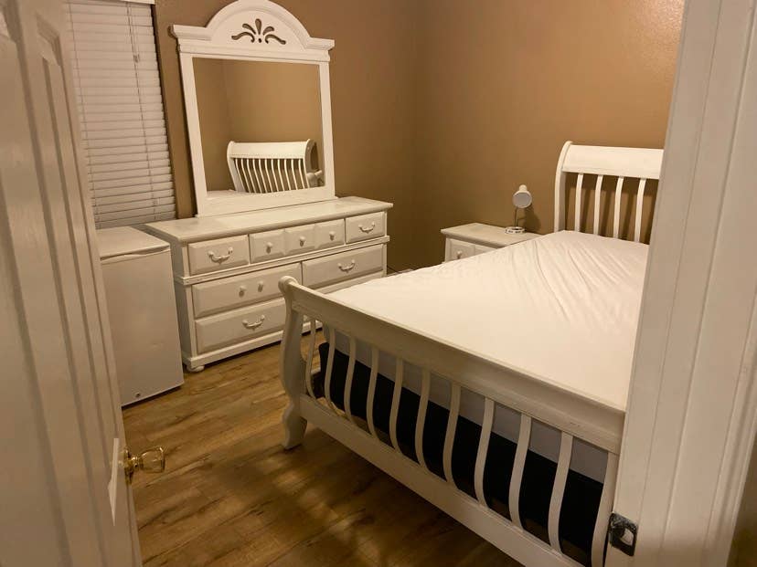 Looking for a mature roommate!