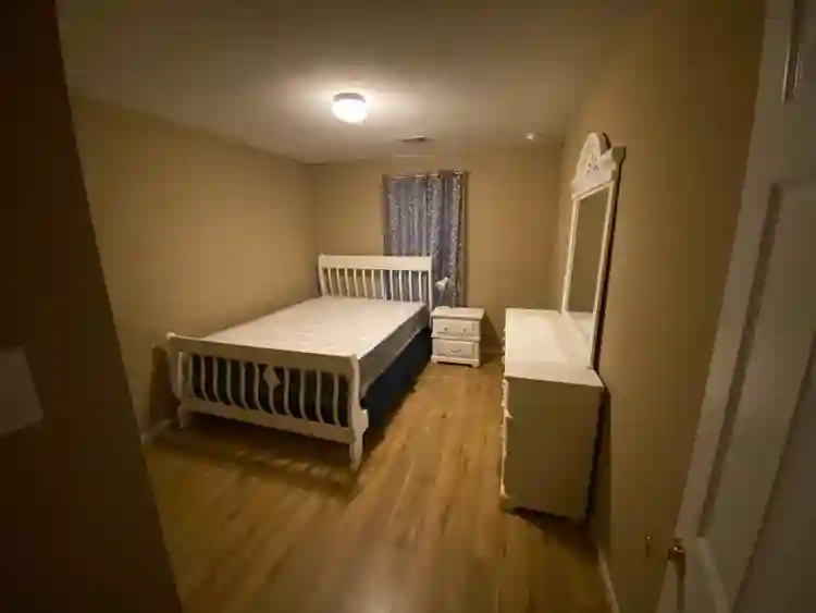 Looking for a mature roommate!