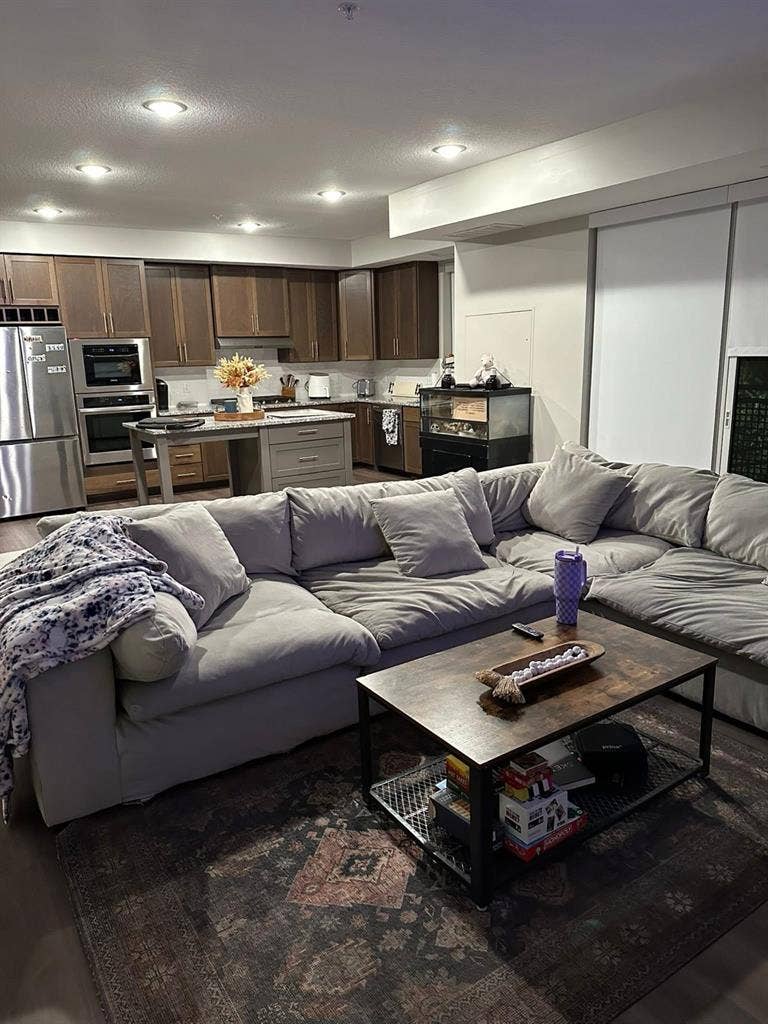 looking for a roommate