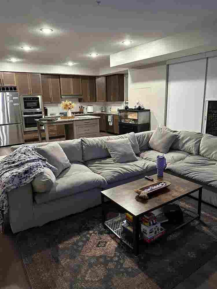 looking for a roommate