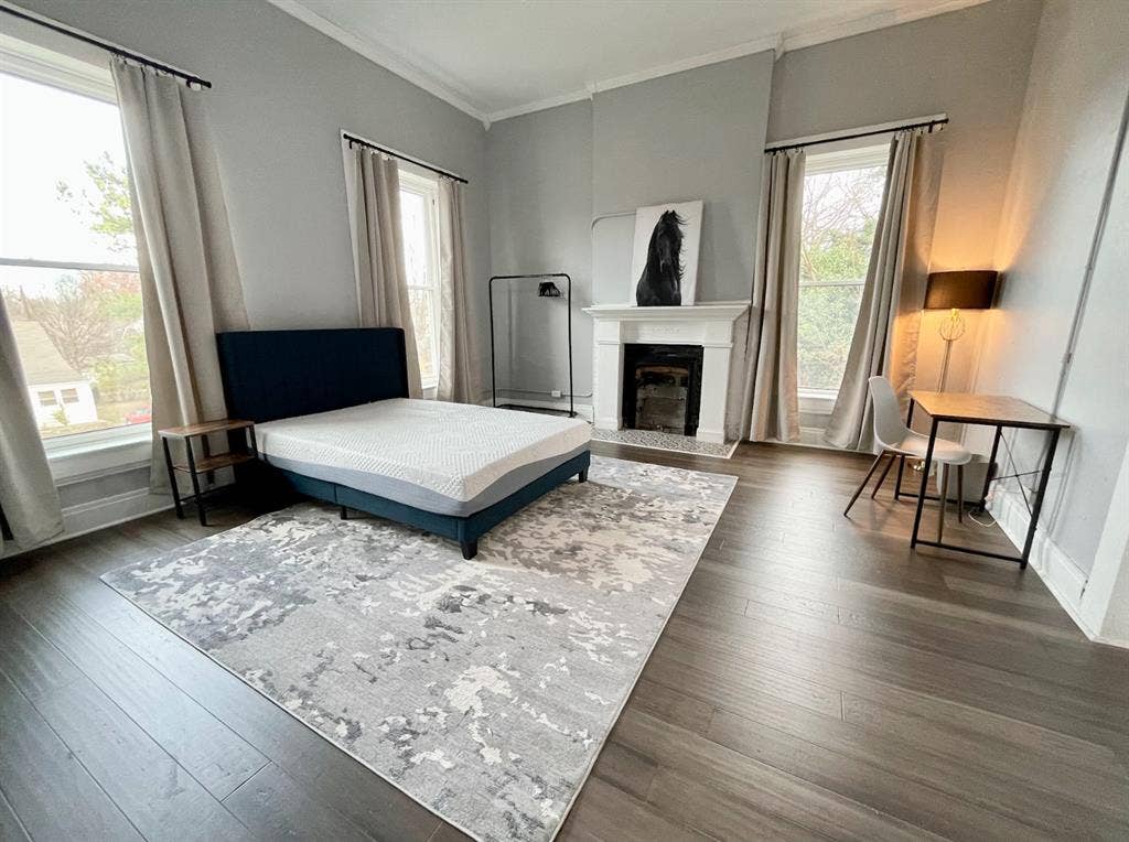 Room for Rent Inside of MANSION!