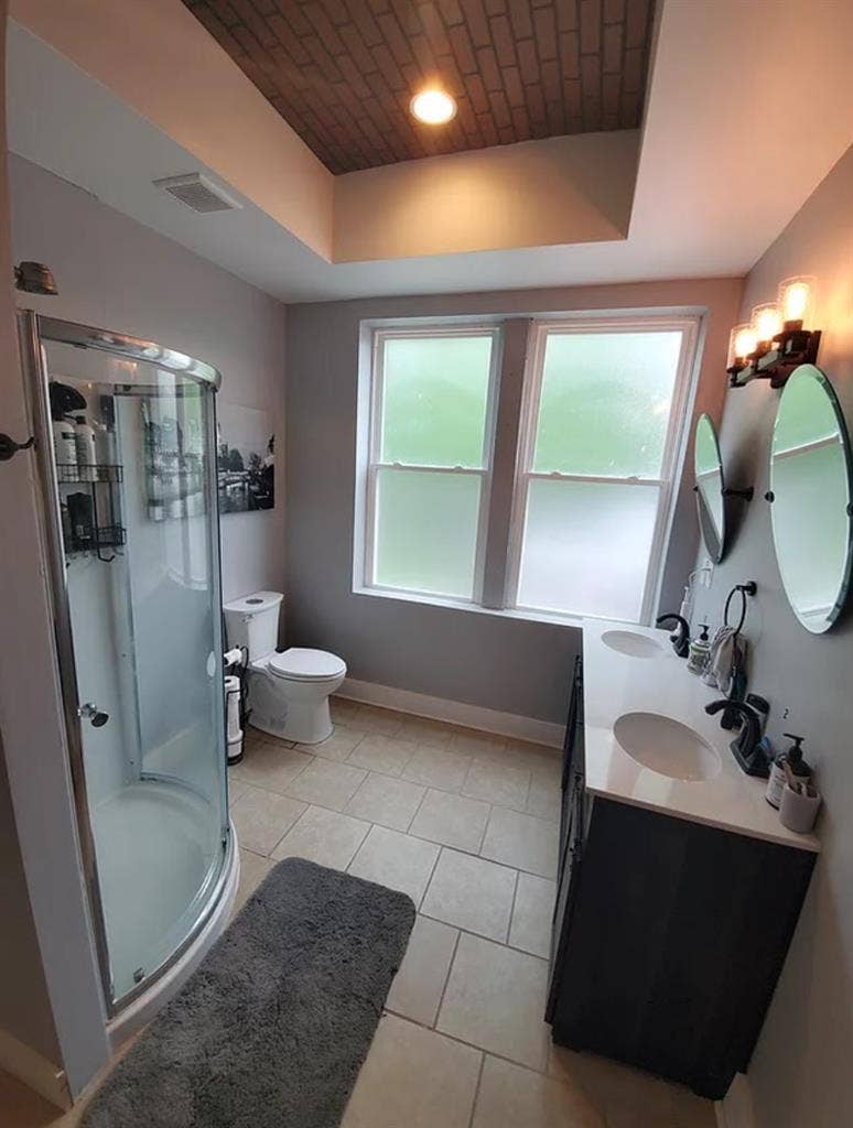 Room for Rent Inside of MANSION!