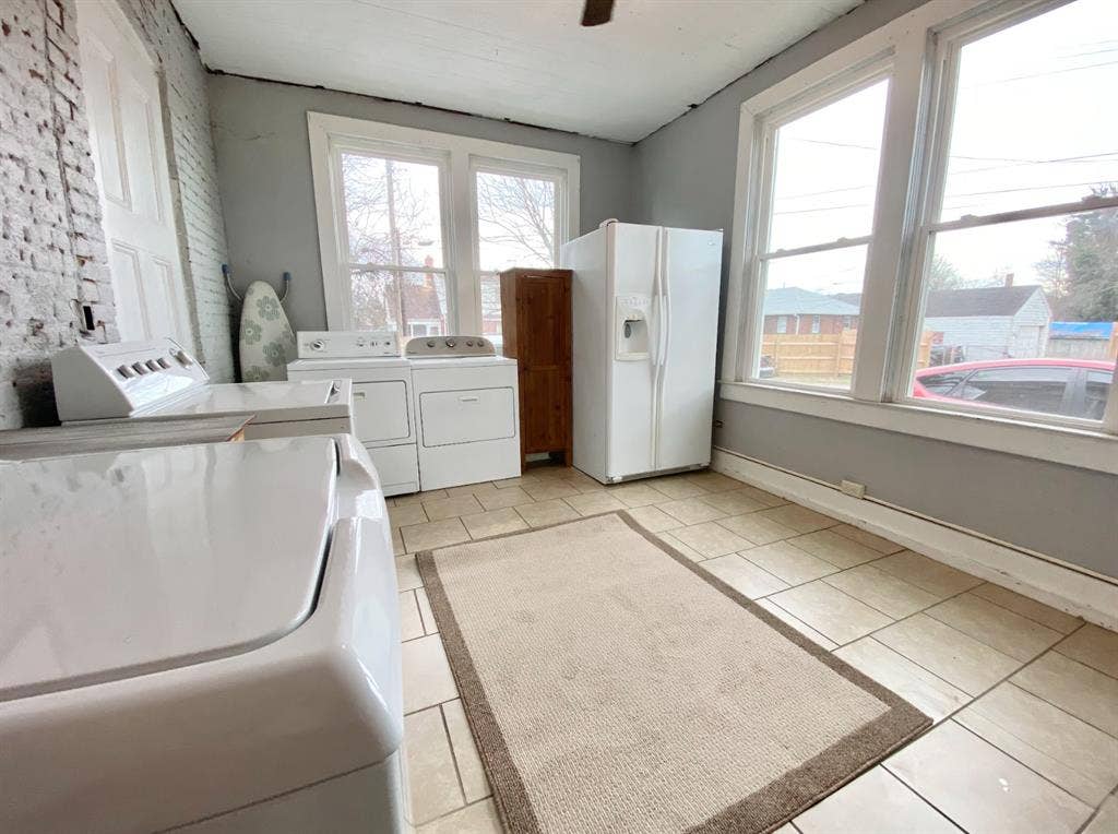 Room for Rent Inside of MANSION!