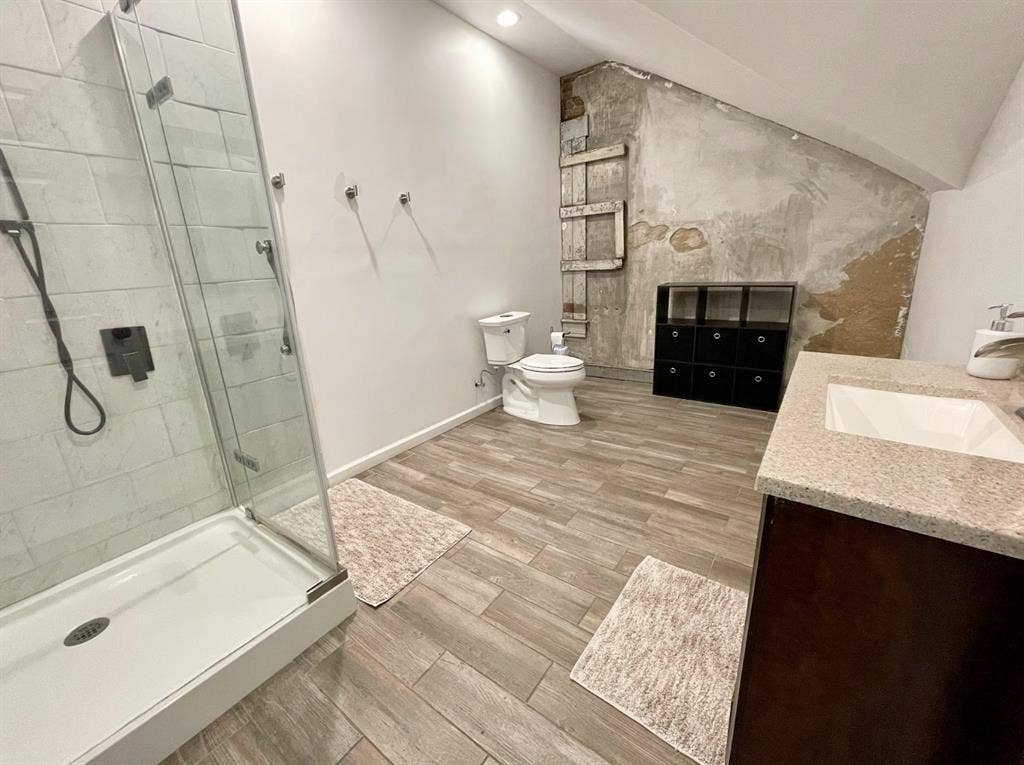 Room for Rent Inside of MANSION!