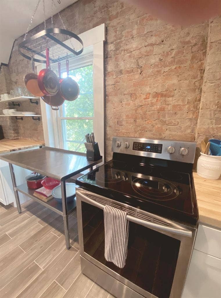 Room for Rent Inside of MANSION!