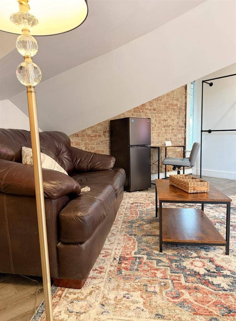 Room for Rent Inside of MANSION!