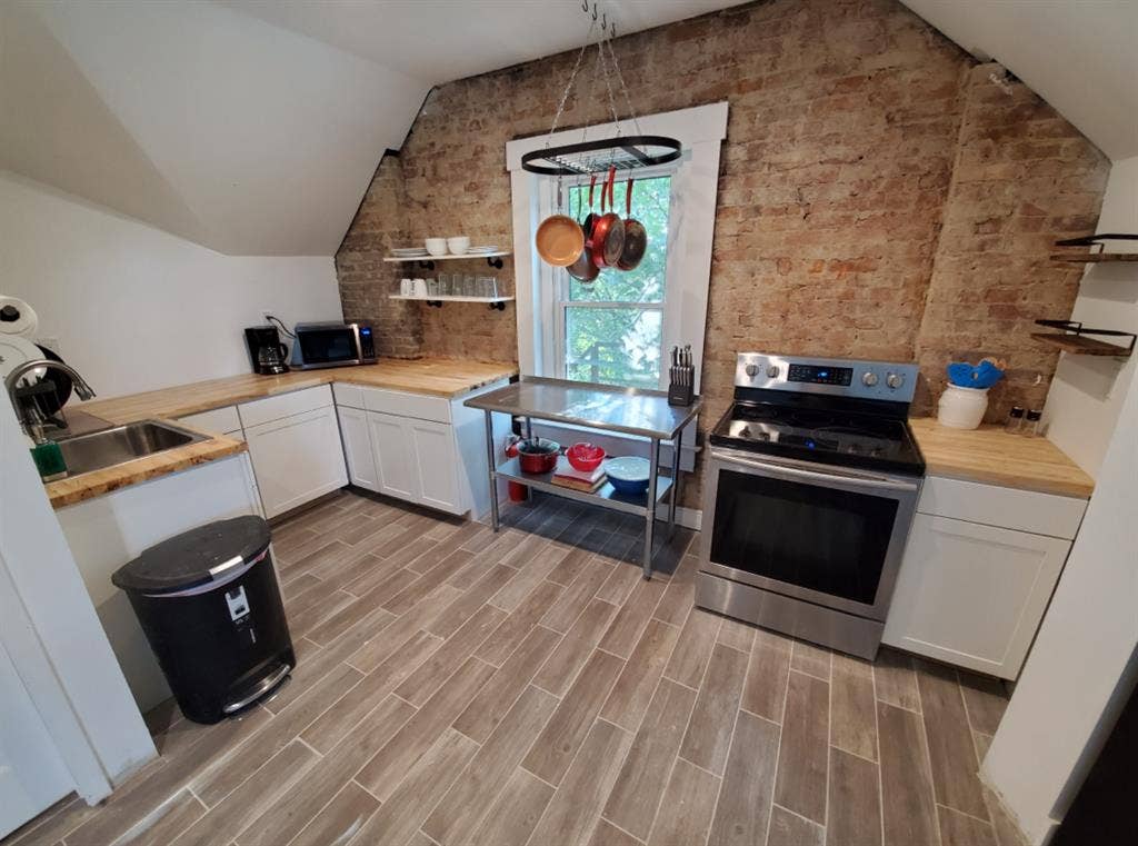 Room for Rent Inside of MANSION!