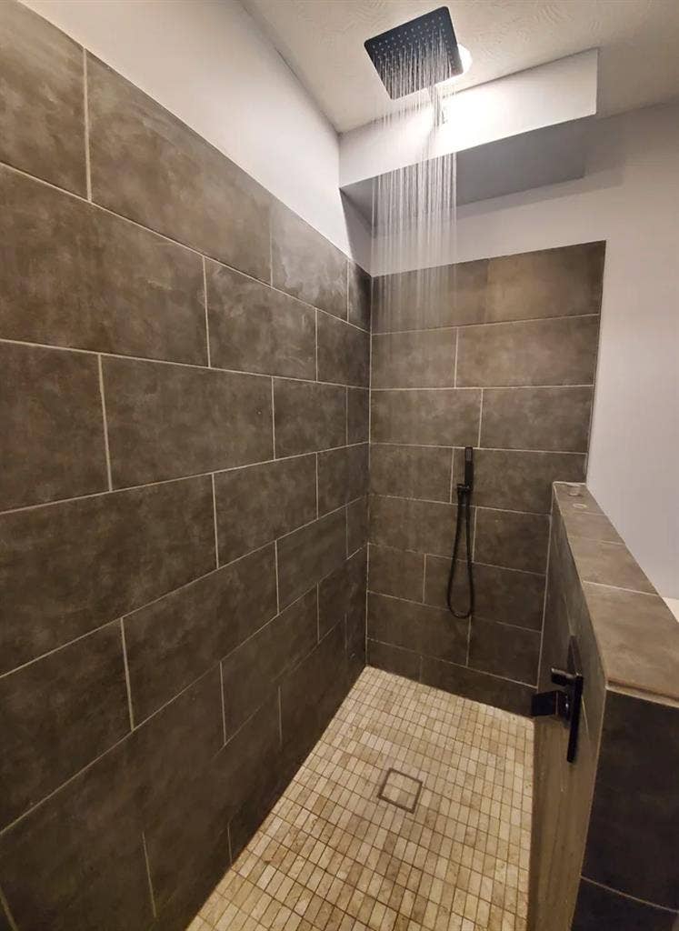 Room for Rent Inside of MANSION!