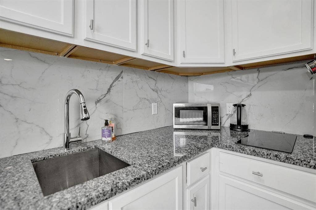 6 BR in Port St. Lucie