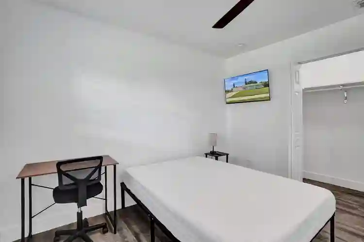 4 BR in Port St. Lucie