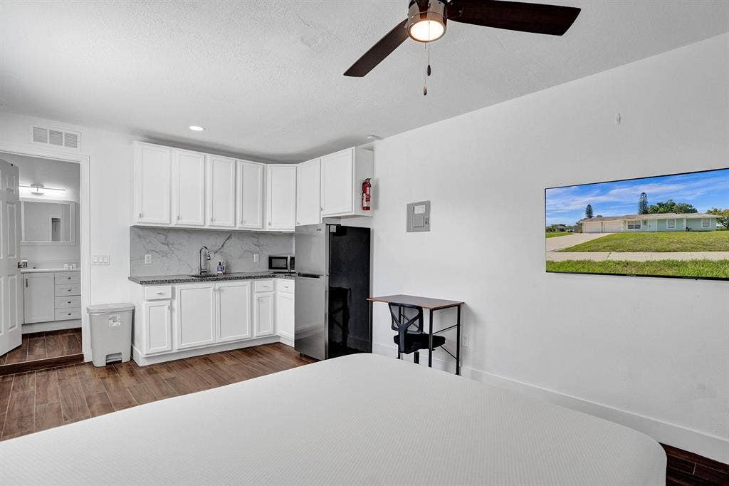 6 BR in Port St. Lucie