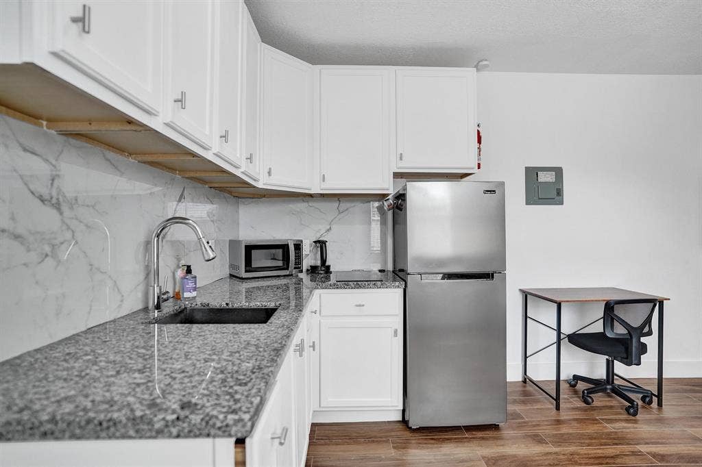 6 BR in Port St. Lucie