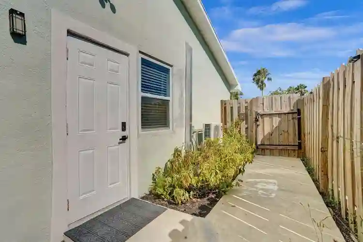 4 BR in Port St. Lucie