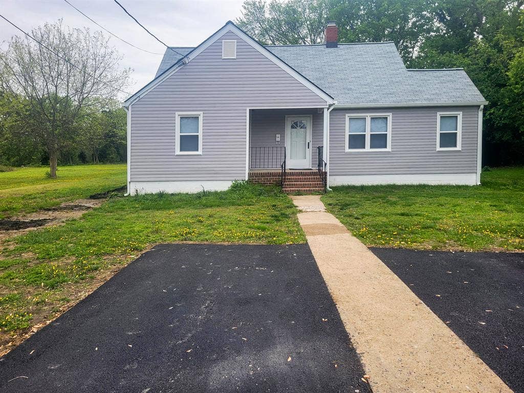 8 BR in Hopewell