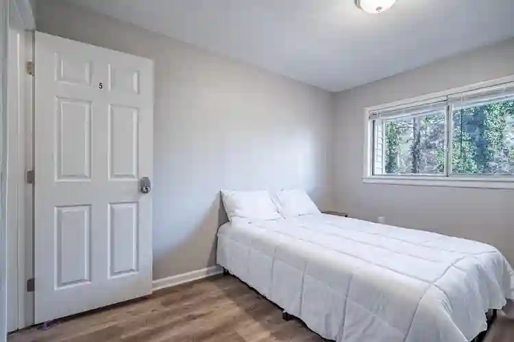 9 BR in Riverdale
