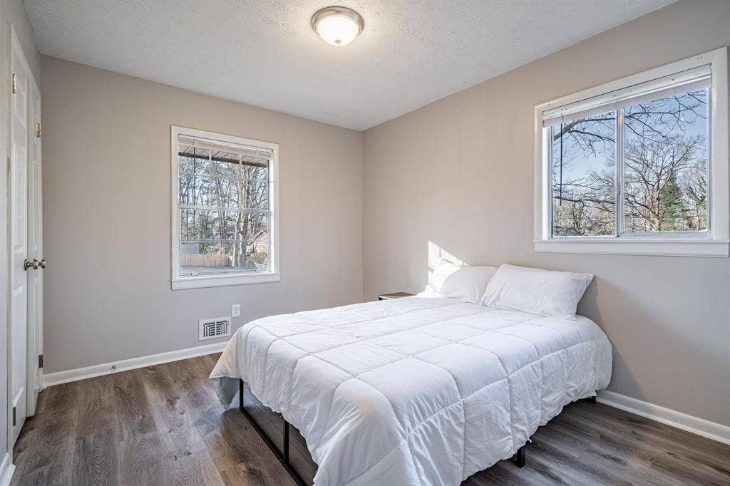 9 BR in Riverdale