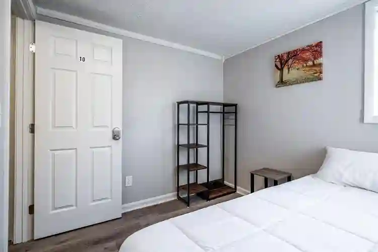9 BR in Riverdale