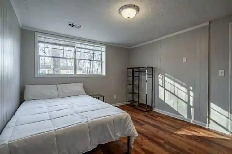 9 BR in Riverdale