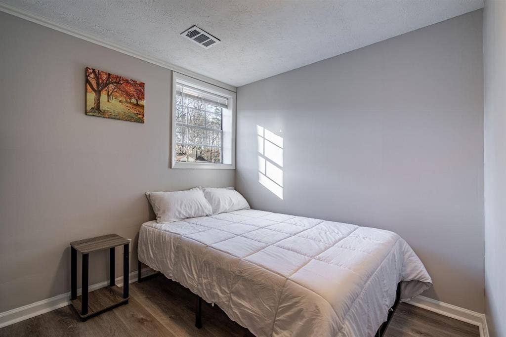 9 BR in Riverdale