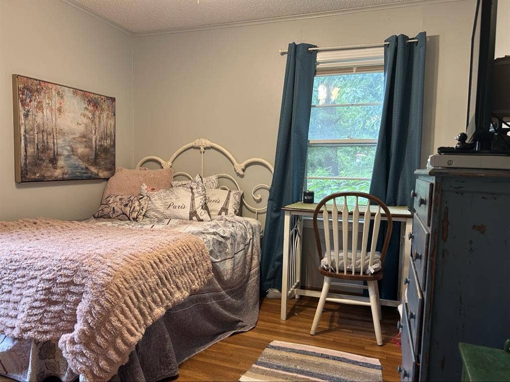 Furn room 
avail asap in Tulsa