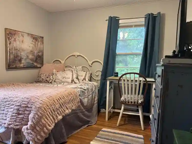 Furn room
avail asap in Tulsa