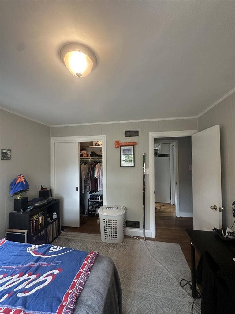 Room for rent $/m in Arlington