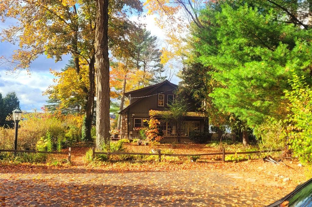 Lake house  sunset views near town