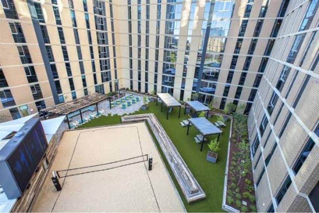 bath Apartment at The Hub!