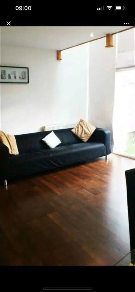 Ewell West Room Available Now