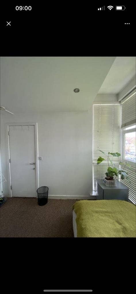 Ewell West Room Available Now