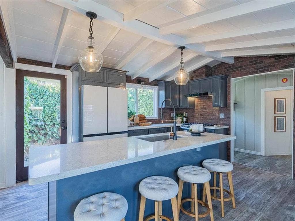 Beautifully Single Family Home.