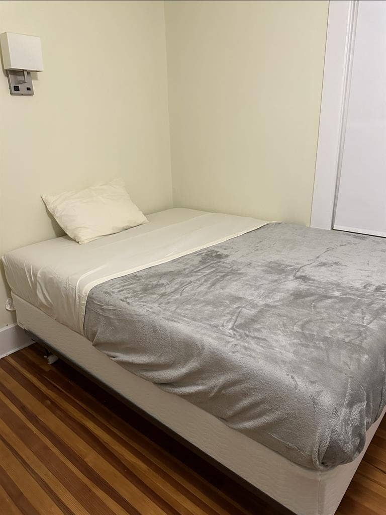 3 Room available