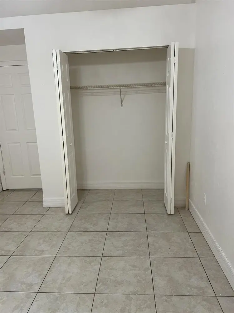 Room For Rent/available December 1