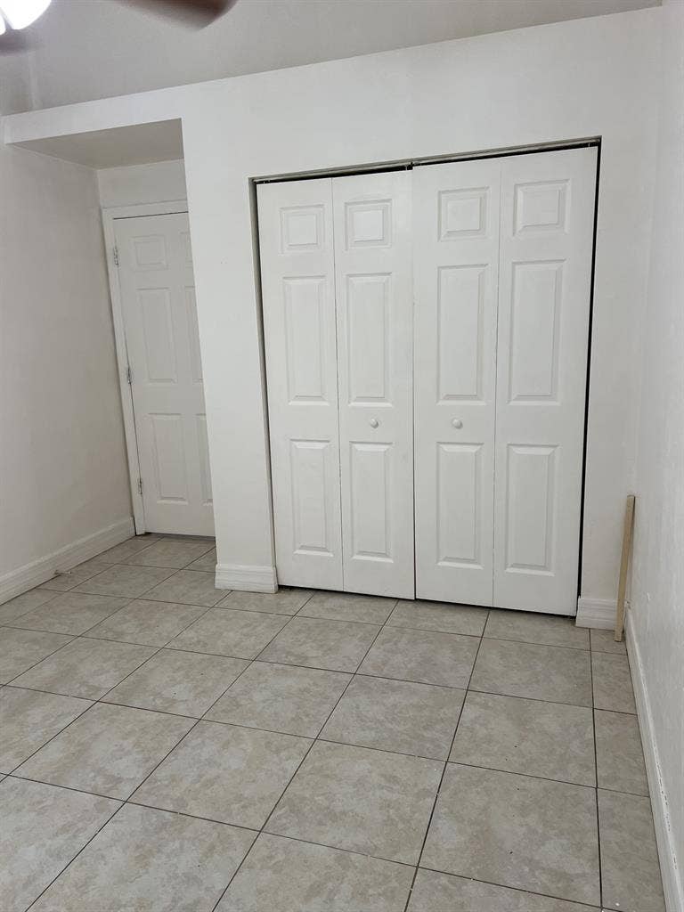 Room For Rent/available December 1